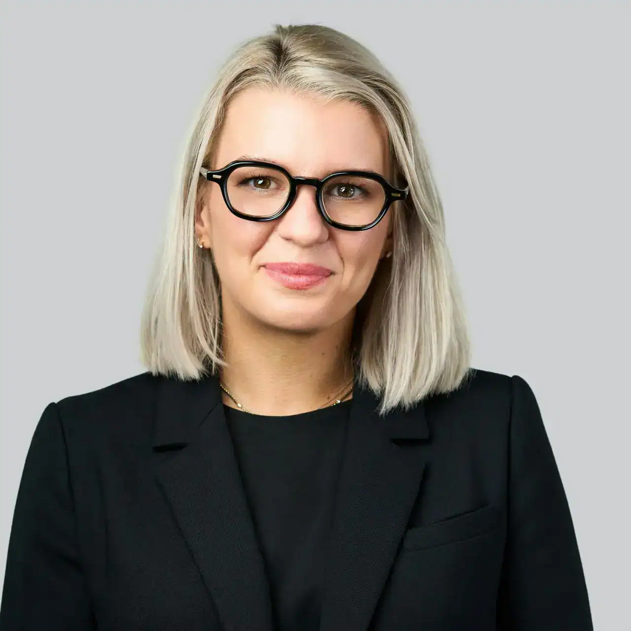 Professional woman in business attire for Swift Response Crypto.